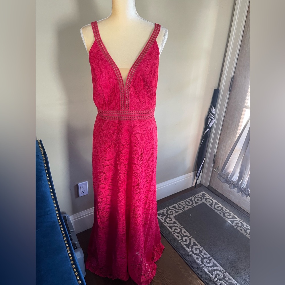 NWT David’s Bridal ALLOVER LACE ILLUSION PLUNGE GOWN,PUNCH, 16
